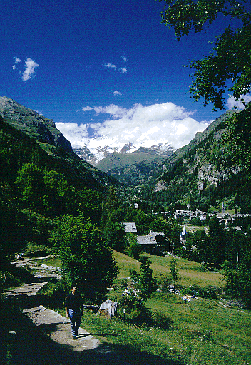 [Walking from Congress Center to Gressoney]